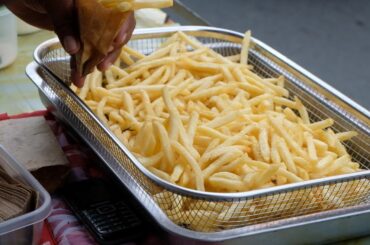 DELICIOUS! CRISPY FRENCH FRIES!!  by Hardworking Couple | Filipino Street Food