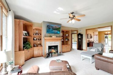 1341 Oak Hill Lane, Hampshire, IL 60140