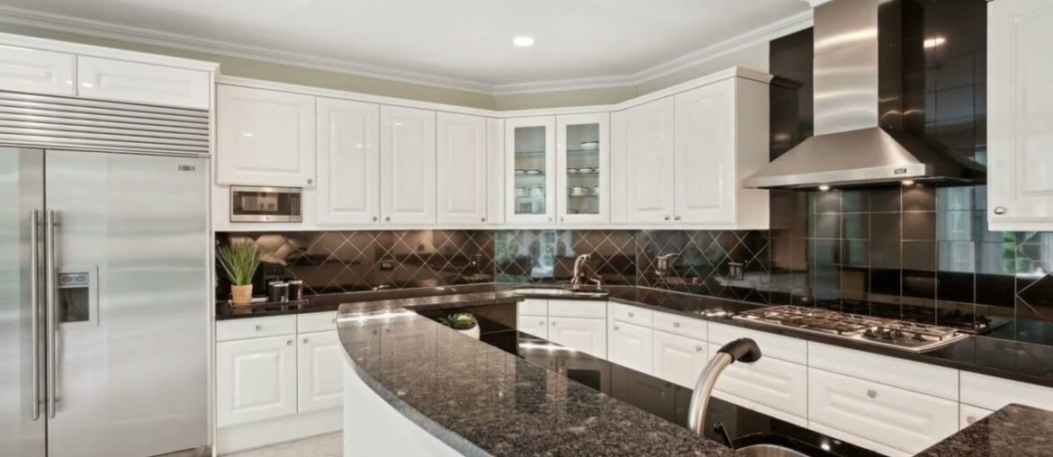 2521 Lawson Glen Road, Glenview, IL 60026