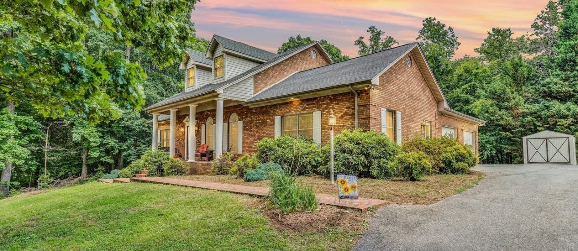 300 Greenview Dr, Rocky Mount, VA 300 Greenview Dr, Rocky Mount, VA