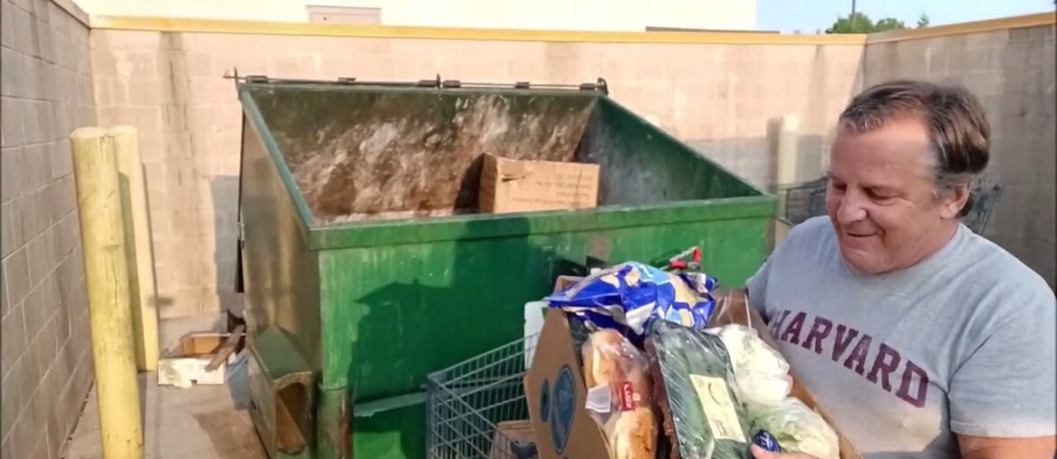 DUMPSTER DIVING MAGIC! How Do YOU Score Free Food?! DUMPSTER DIVING MAGIC! How Do YOU Score Free Food?!