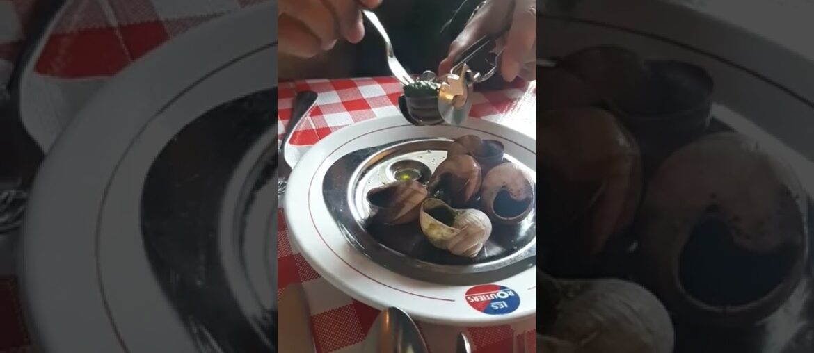 How The French Eat Escargot #shorts