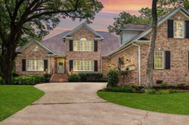 1700 Sewee Fort Road, Mount Pleasant, SC Presented by Alan Donald.