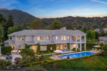 Tour the Stunning Pacific Palisades Home at 17679 Camino De Yatasto