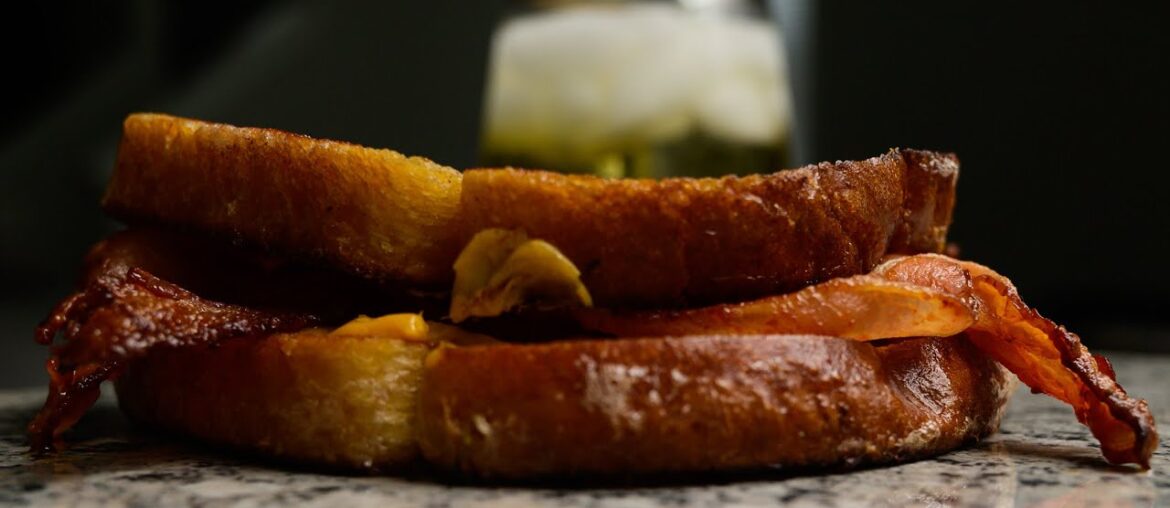 I've never had such rich and delicious French toast before! It's spicy & sweet! I've never had such rich and delicious French toast before! It's spicy & sweet!