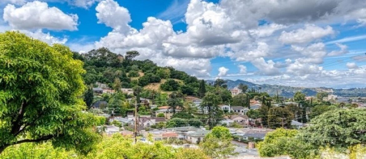 1122 Yale Drive, Glendale, CA Presented by Sharon McCright.