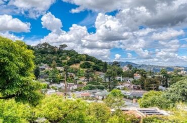 1122 Yale Drive, Glendale, CA Presented by Sharon McCright.