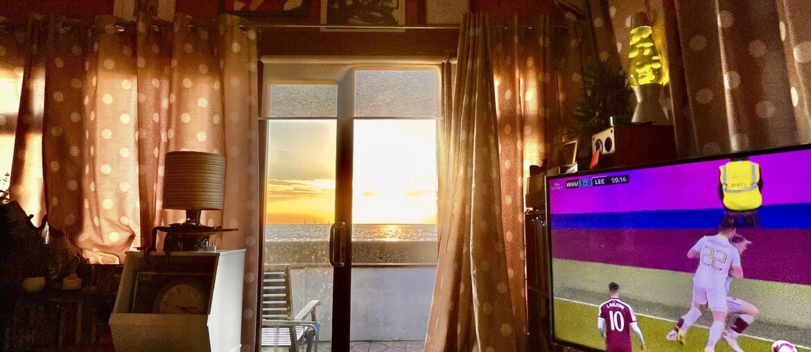 Lounge in a beach house. Point Clear Bay. United Kingdom ( 2816x3754)