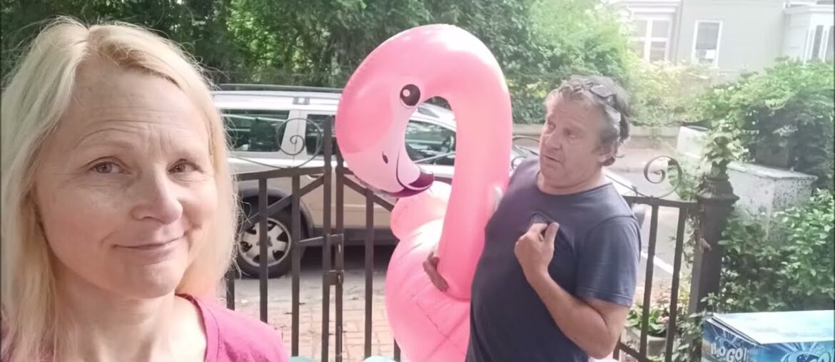 AMAZING SCORE! Fantastic Summer Merchandise AND Free Food DUMPSTER DIVING AT ALDI! AMAZING SCORE! Fantastic Summer Merchandise AND Free Food DUMPSTER DIVING AT ALDI!