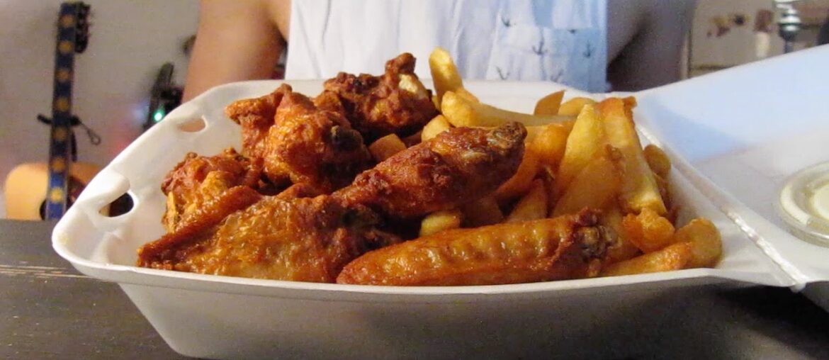 ASMR Eating Sounds: Chicken Wings & French Fries