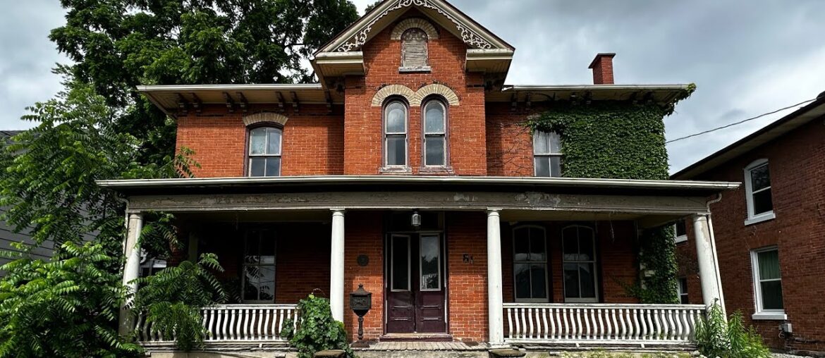 Titanic Passenger’s Incredible ABANDONED 1900’s Mansion STUCK IN TIME