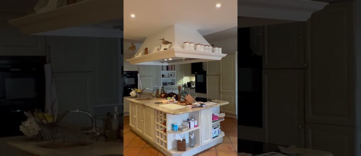 Villa on the West side with Sea Views – Knight Frank French Riviera Villa on the West side with Sea Views - Knight Frank French Riviera