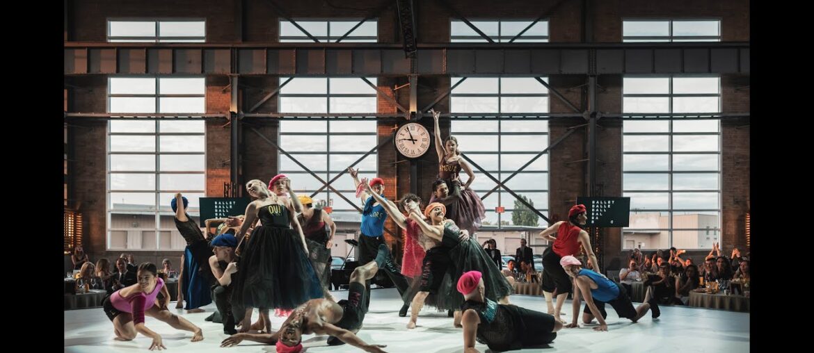 A Peek Inside MOMENTUM (Ballet BC, 2023) A Peek Inside MOMENTUM (Ballet BC, 2023)