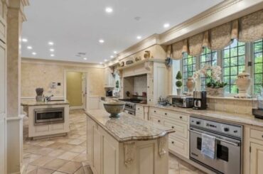 2 Lincoln House Point, Swampscott, MA 01907