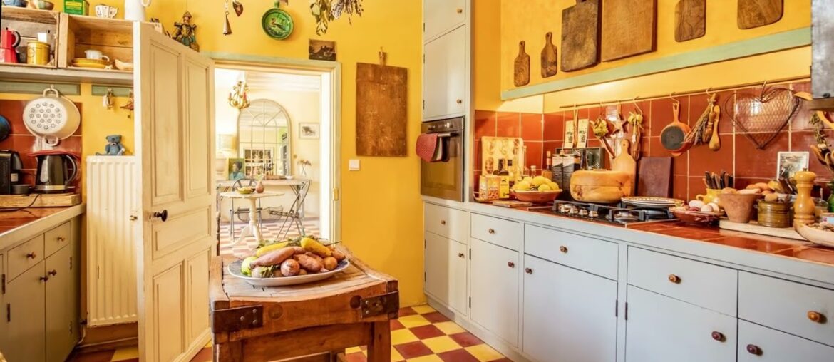 Country Kitchen Design & Decoration Ideas | Farm, French, Cozy & Small Country Wall Decor