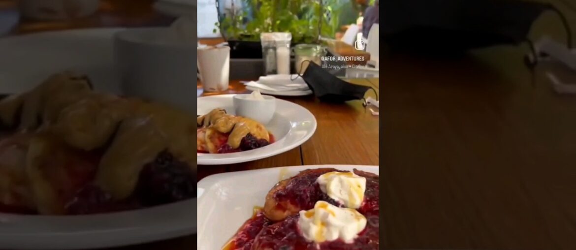 YOU MUST visit this breakfast spot in Cape Town! Their French toast is to die for #capetownfood