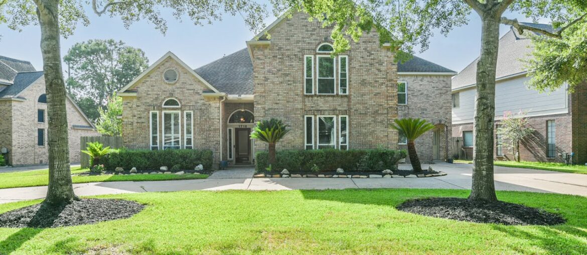 Ruth/Chris Real Estate Team presents: 1718 Raven Oak CT Katy TX 77450