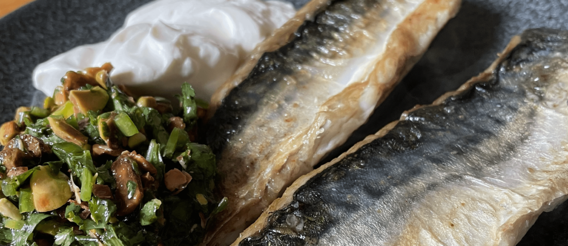 Filets de maquereaux, sauce vierge pistache et cardamome