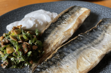 Filets de maquereaux, sauce vierge pistache et cardamome