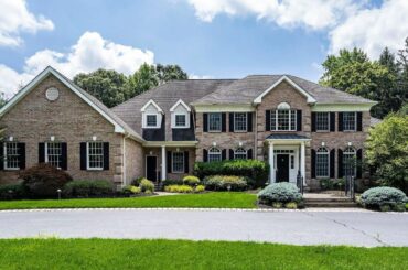 17 Raintree Ct, Holmdel, NJ