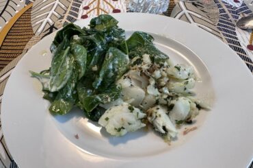 Cabillaud au beurre à l’ail des ours et tombée d’épinards frais à l’ail et crème fraîche 😋