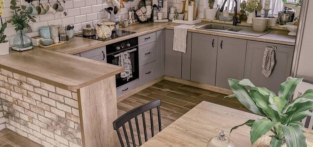 This kitchen is exceptionally tidy.