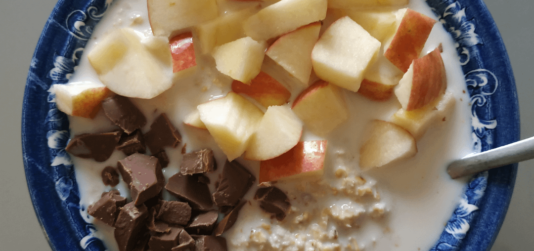 Flocons d'avoine du lendemain pour un petit déjeuner sain, rapide et beau 🍎