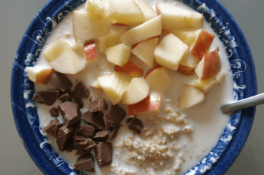 Flocons d'avoine du lendemain pour un petit déjeuner sain, rapide et beau 🍎