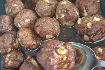 Boulettes de bœufs au gingembre et sauce soja, servies avec des coquillettes