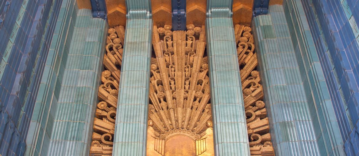 Eastern Columbia Building, Los Angeles, Ca. [2048 x 1152]