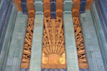 Eastern Columbia Building, Los Angeles, Ca. [2048 x 1152]