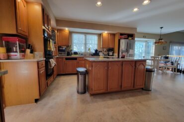Ideas to renovate this kitchen? Contractor suggestions listed