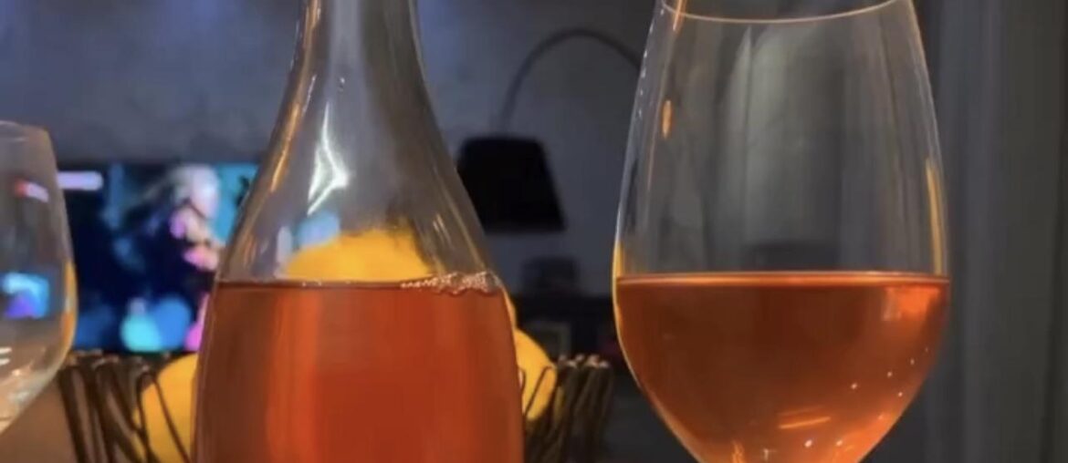 To all the natural wine lovers, can you guess who’s the maker ? 🤘🏼