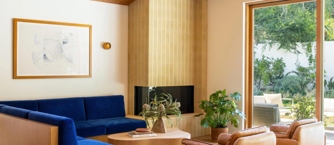 Sunny California living room [3063 x 2431]