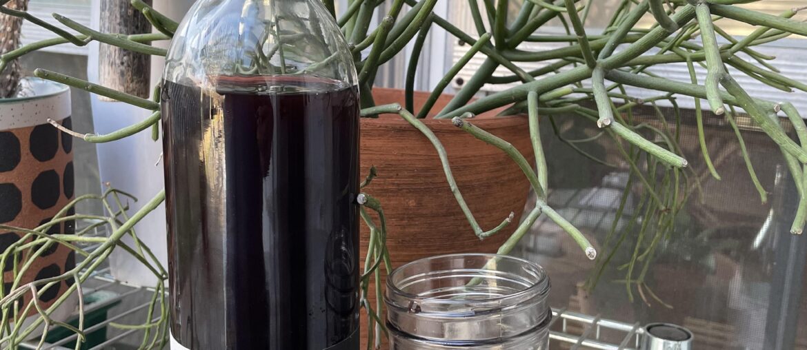 TX nat wine, yeast/skin/funk and jammy fruit, moderate acidity- yummy