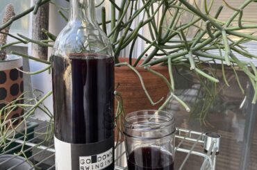 TX nat wine, yeast/skin/funk and jammy fruit, moderate acidity- yummy