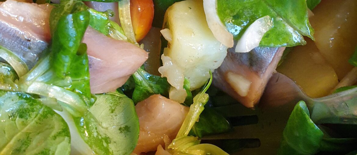 Mâches harengs patates oignons. Bon appétit!