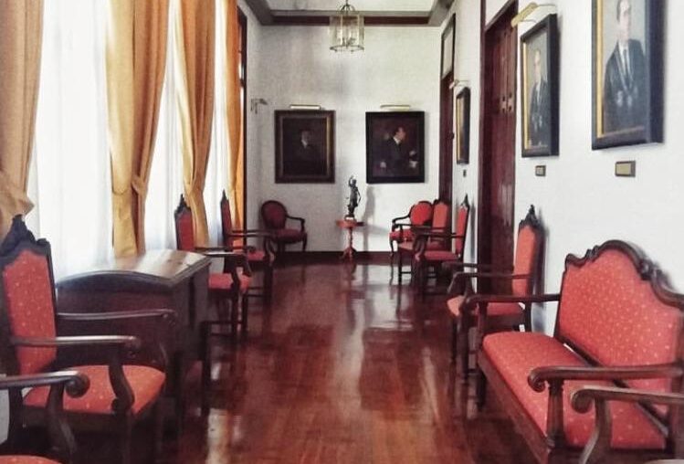 The Las Palmas College of Law in Gran Canaria, Spain [750x925]