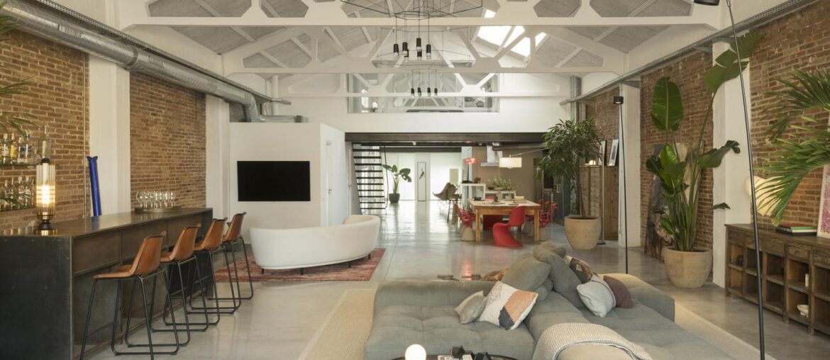 Open plan living in converted warhouse to loft [1500 x 1000] BARCELONA, SPAIN