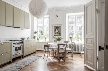Kitchen and dining space with a herringbone floor in an 1886 apartment, Gothenburg, Västra Götaland County, Sweden [2560x1707]