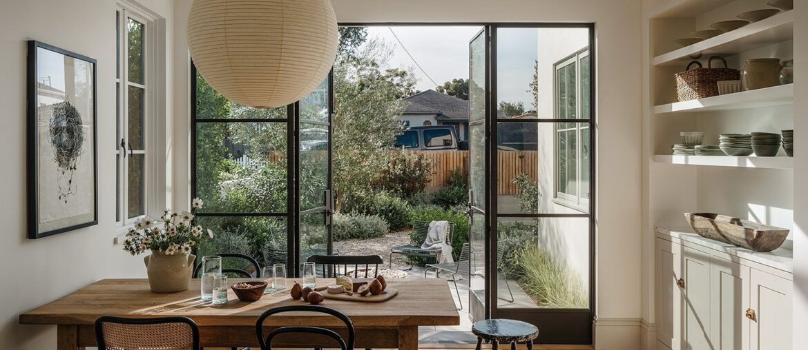 Dining room opening up to the garden in a Manhattan Beach home, Los Angeles County, California [1500x1116]