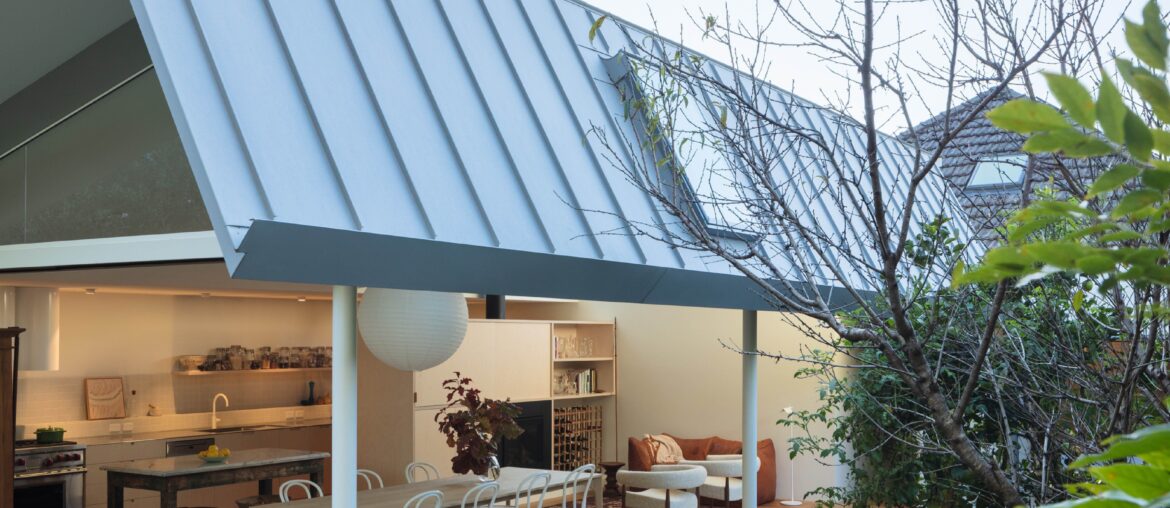 The open-air living space of the "garden room" addition, Mosman, Sydney, Australia [6250x8125]