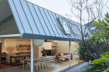 The open-air living space of the "garden room" addition, Mosman, Sydney, Australia [6250x8125]