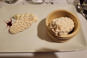 Aujourd'hui j'ai découvert les meringues a la double crème de Gruyère, et ma vie a changé.