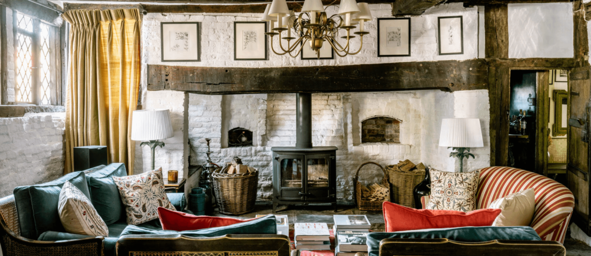 Living room in a 16th century tudor house which may have belonged to Anne of Cleves, fourth wife of Henry VIII of England, East Sussex, England [1600x1067]