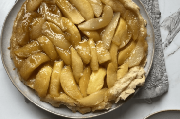 Ma première tentative de Tarte Tatin... Plutôt bonne mais pas très belle...