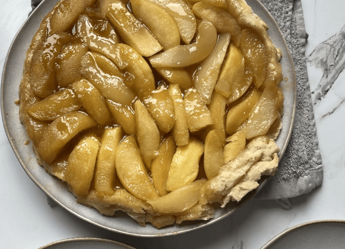 Ma première tentative de Tarte Tatin... Plutôt bonne mais pas très belle...
