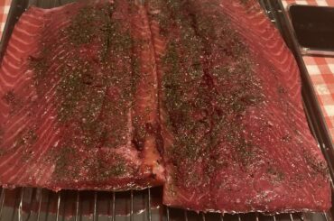 Gravlax à la betterave et au raifort