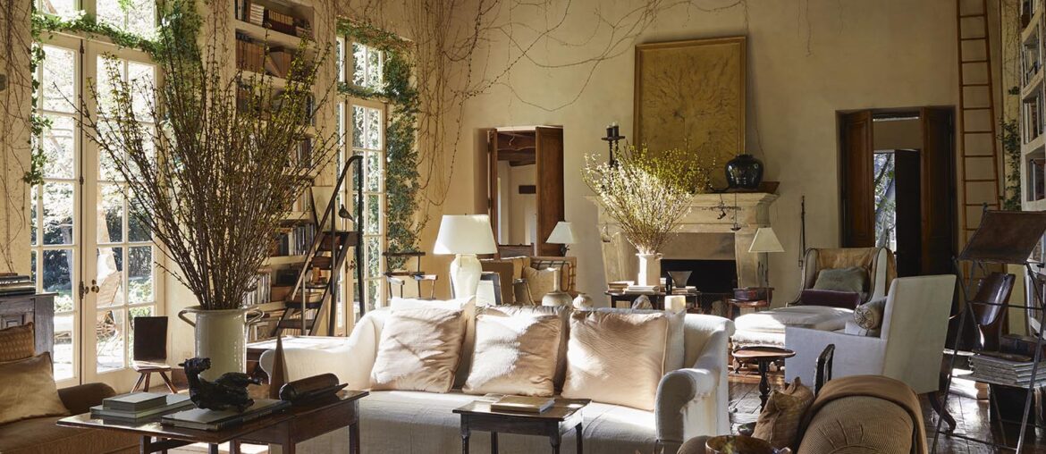 Interior designer Rose Tarlow's Los Angeles living room [1500 x 1000]