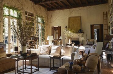 Interior designer Rose Tarlow's Los Angeles living room [1500 x 1000]